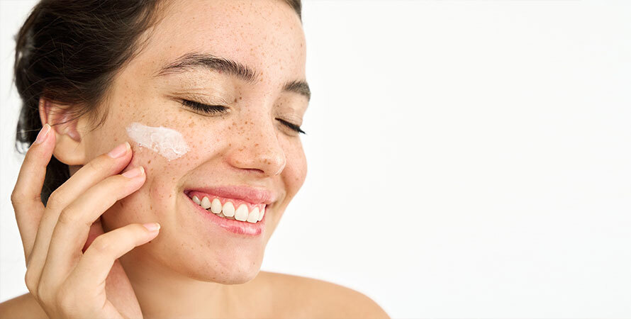 Best Tinted Moisturizer for Oily Skin – Layering for Acne-Prone & Sensitive Skin